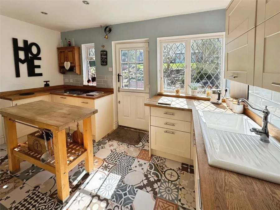 with 4 bedrooms in Gilston, Harlow, CM20, photo 13