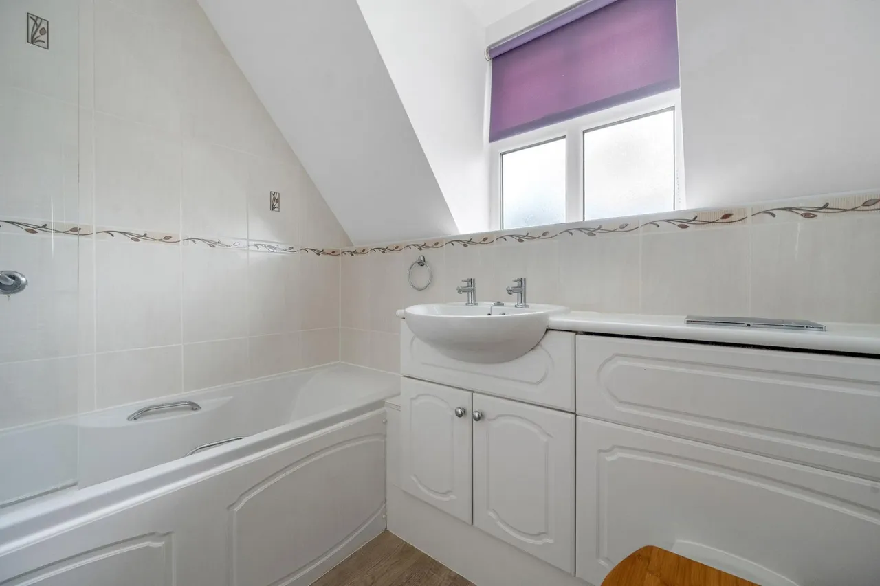 Daniel Court, Stamford, PE9, photo 13