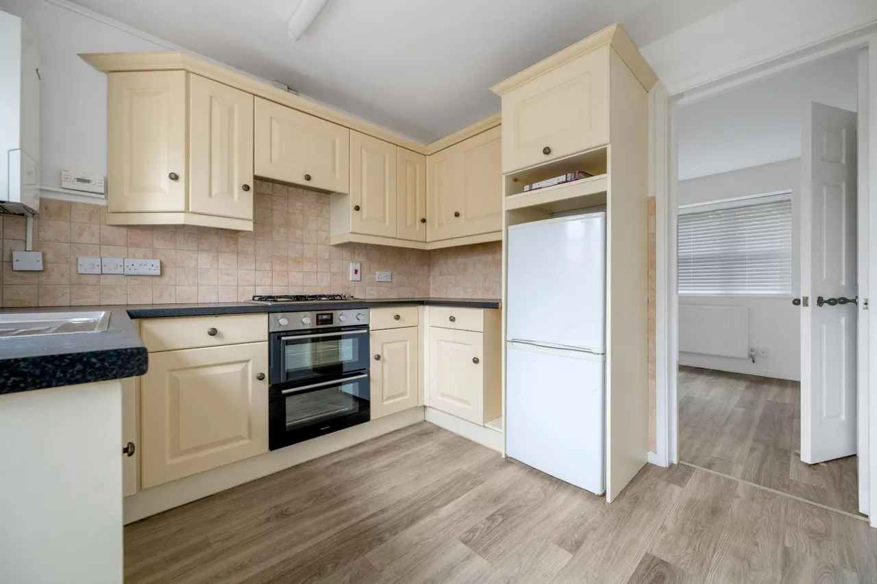 Daniel Court, Stamford, PE9, photo 2