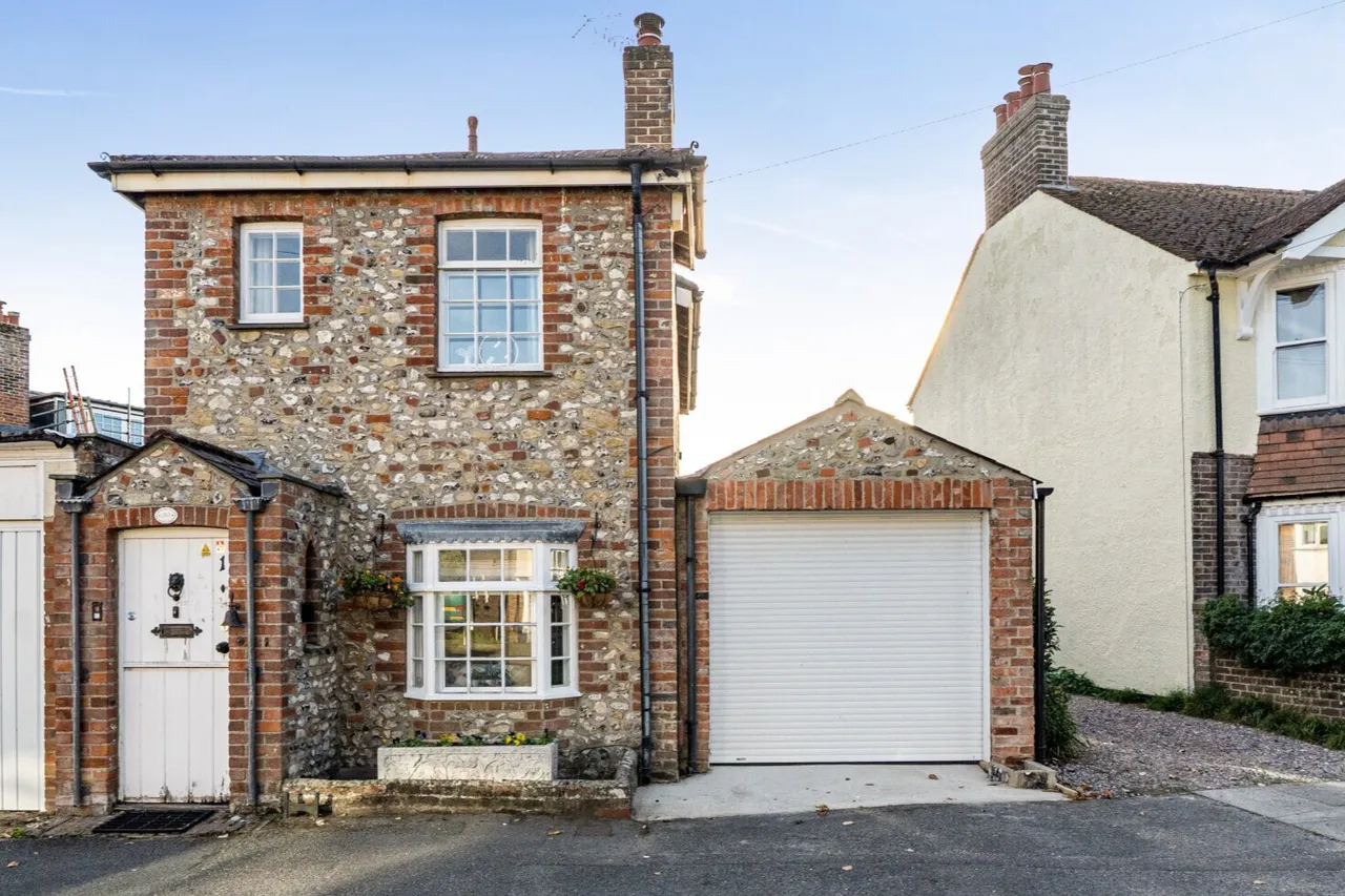 3 bed house for sale, Orchard Avenue, Chichester, PO19