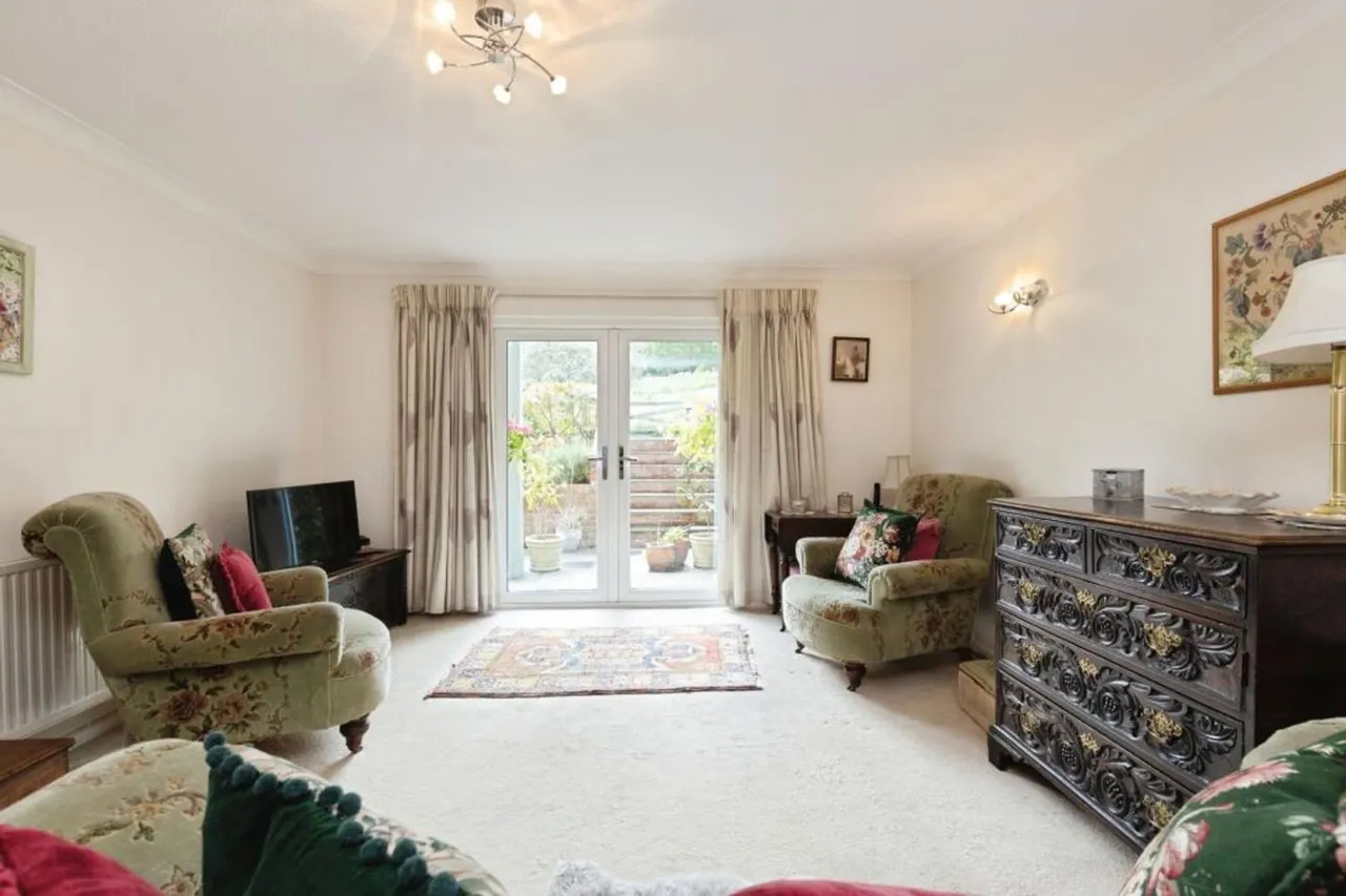 2 bed retirement property to rent — Reservoir Road, Gloucester