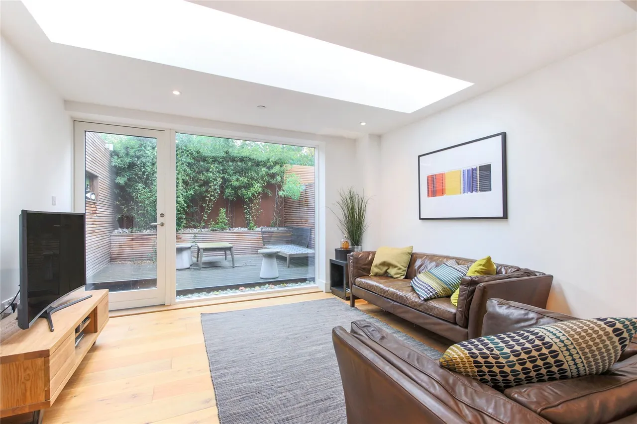 2 bed flat to rent, Windsor Walk, London, SE5