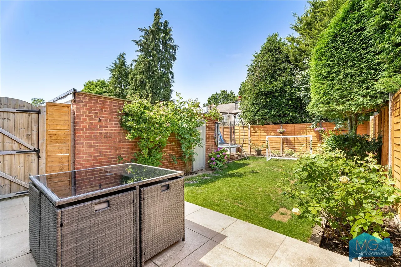 Beverley Close, London, N21, photo 18