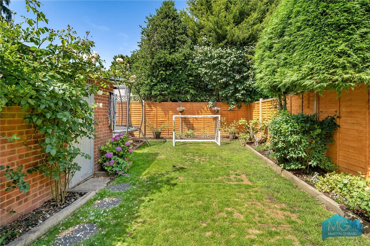 Beverley Close, London, N21, photo 19