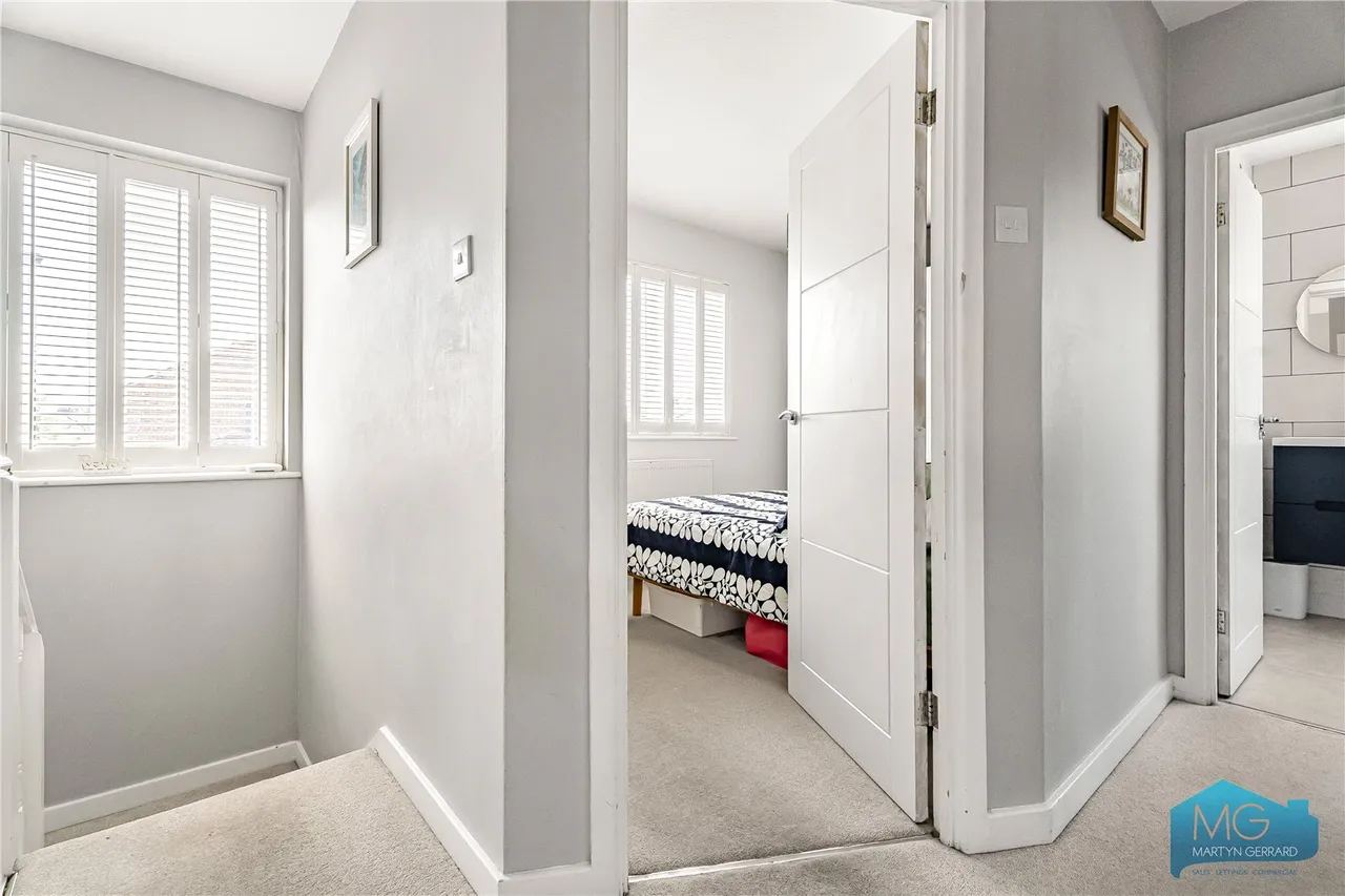 Beverley Close, London, N21, photo 13