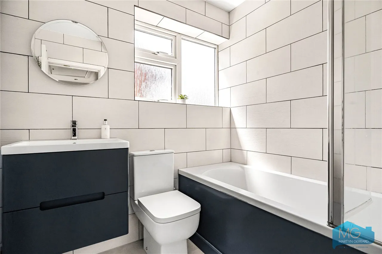 Beverley Close, London, N21, photo 17