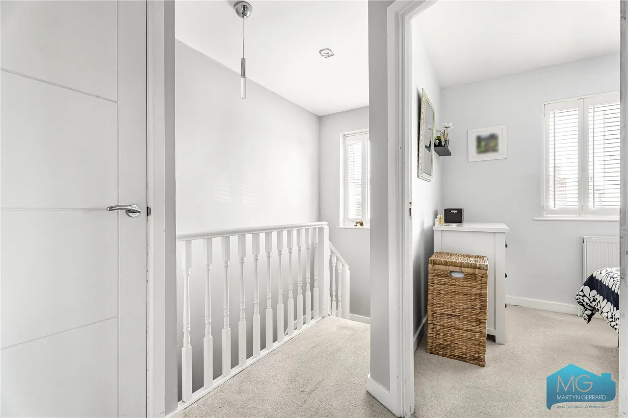 Beverley Close, London, N21, photo 10