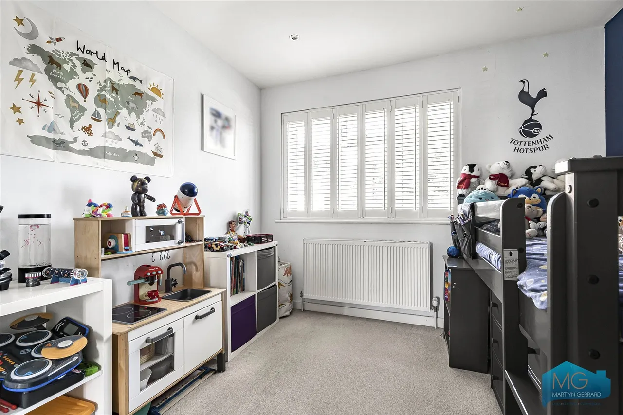 Beverley Close, London, N21, photo 14