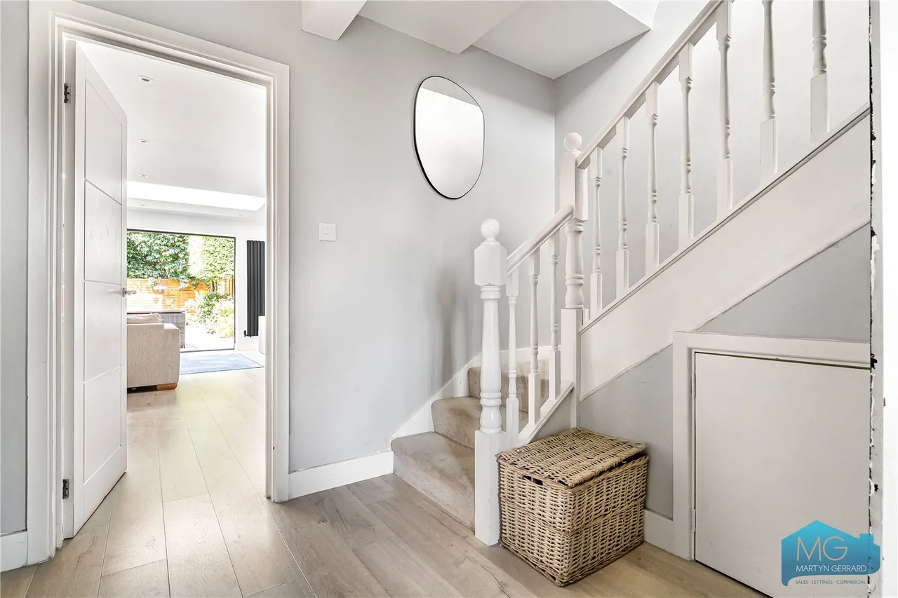 Beverley Close, London, N21, photo 9