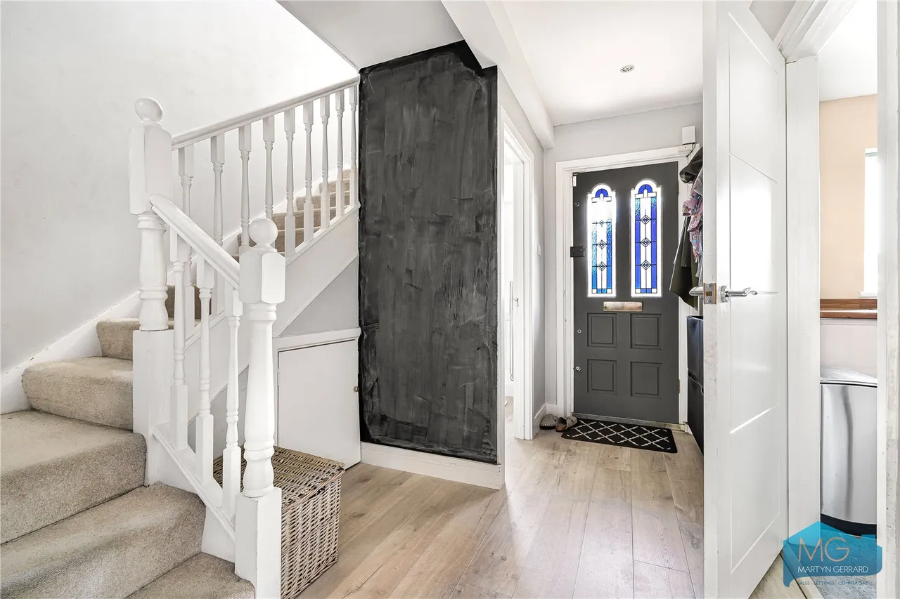 Beverley Close, London, N21, photo 7