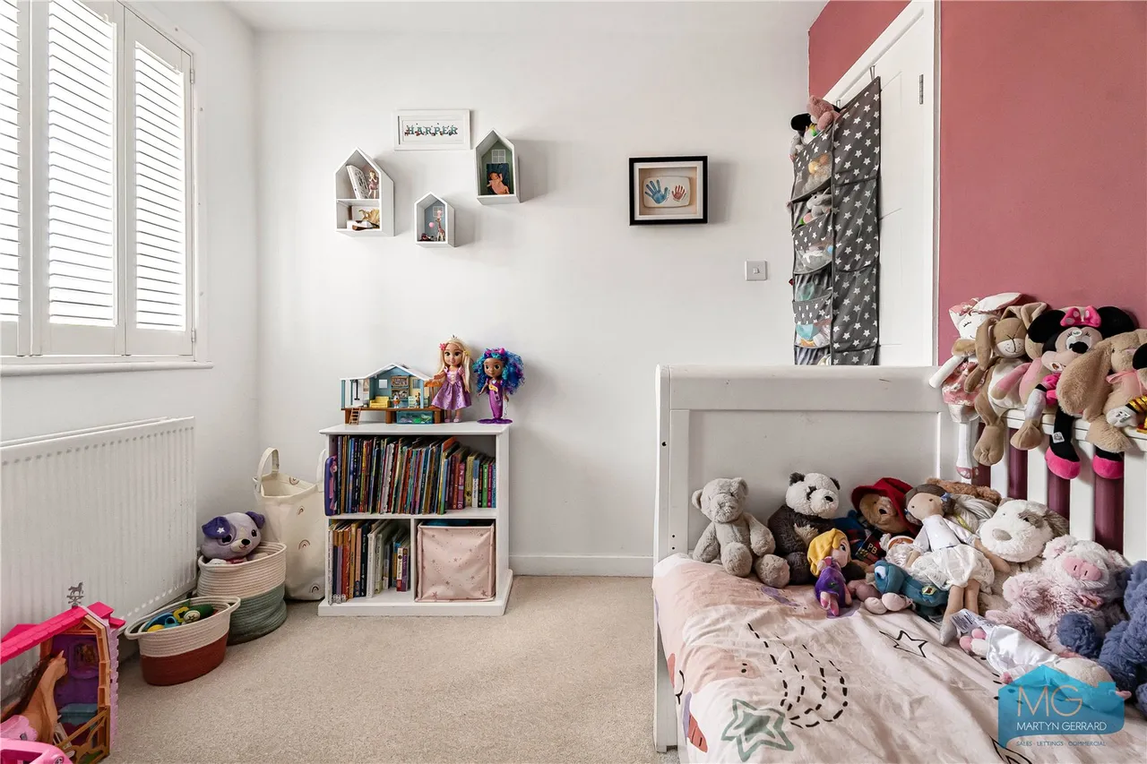Beverley Close, London, N21, photo 16