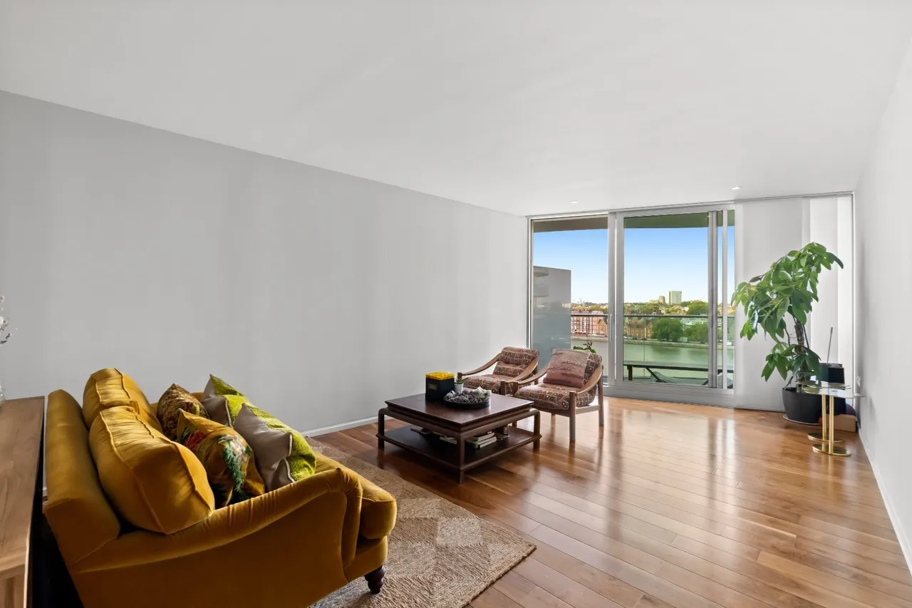 3 bed flat to rent, Hester Road, London, SW11