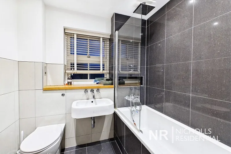 Lofthouse Place, Chessington, KT9, photo 16