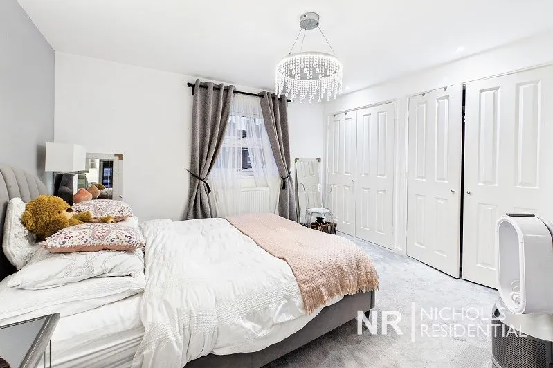 Lofthouse Place, Chessington, KT9, photo 9
