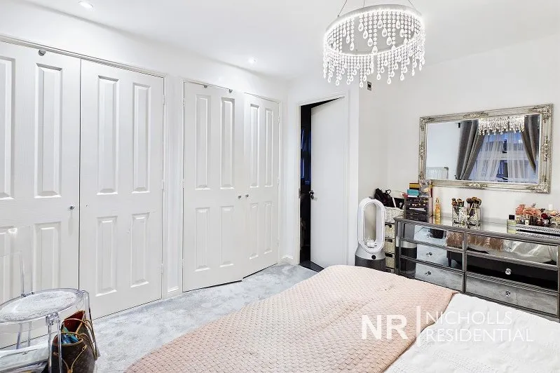 Lofthouse Place, Chessington, KT9, photo 10