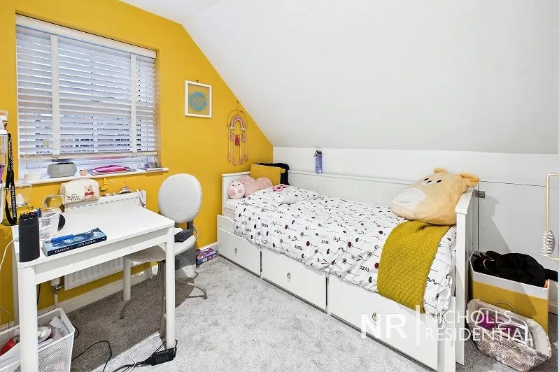 Lofthouse Place, Chessington, KT9, photo 14