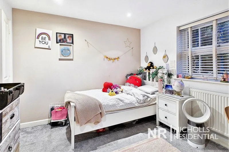 Lofthouse Place, Chessington, KT9, photo 12