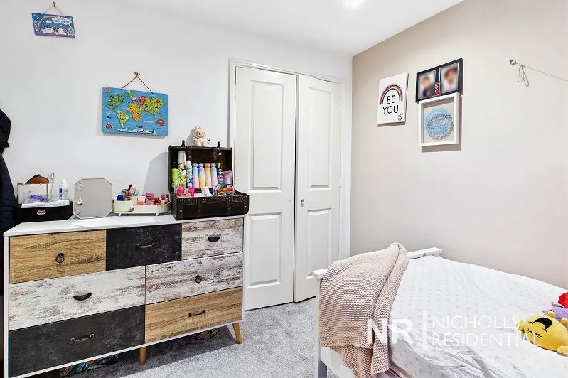 Lofthouse Place, Chessington, KT9, photo 13