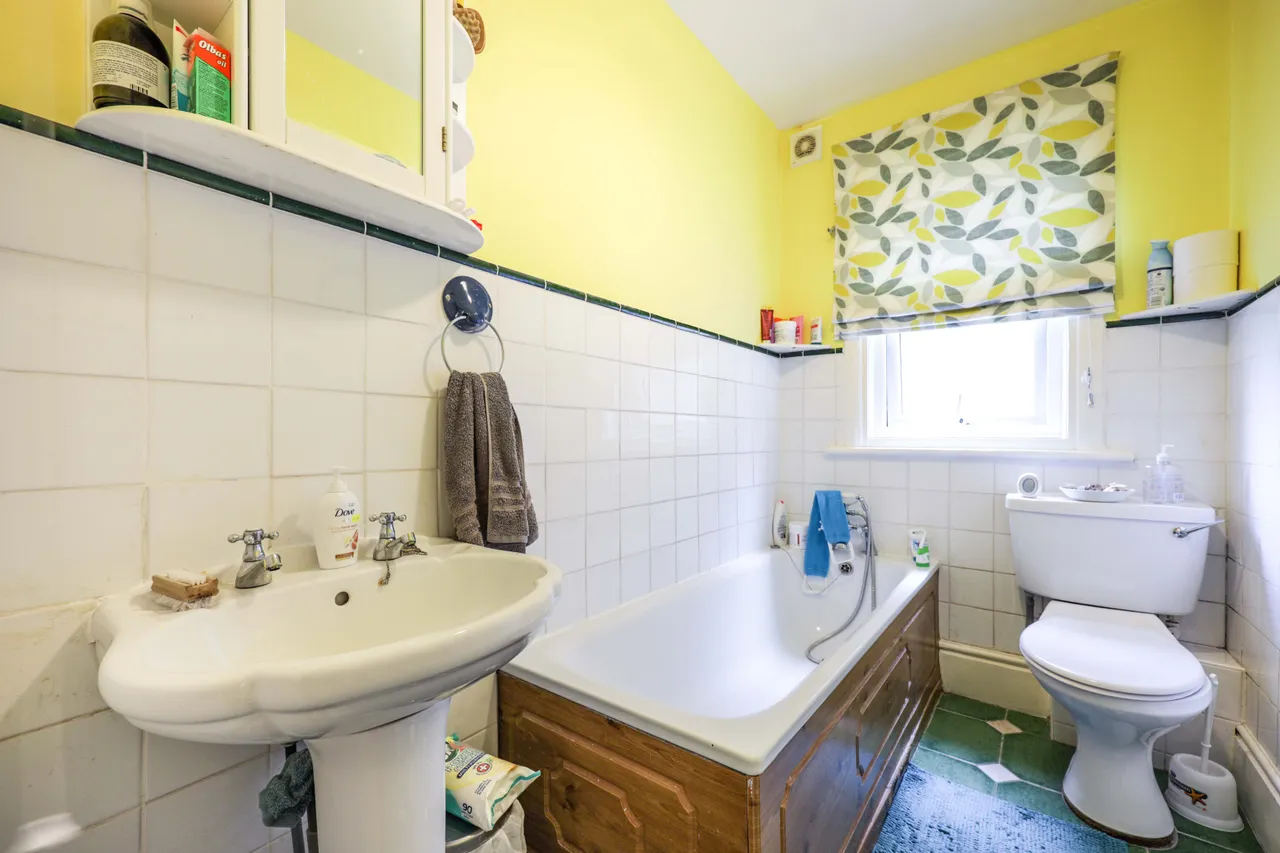 Chester Road, Northwood, HA6, photo 9