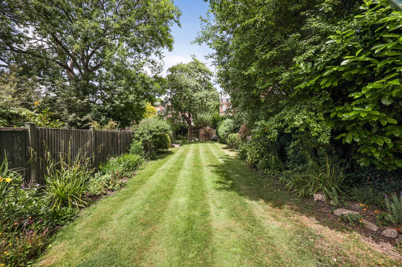 Chester Road, Northwood, HA6, photo 10