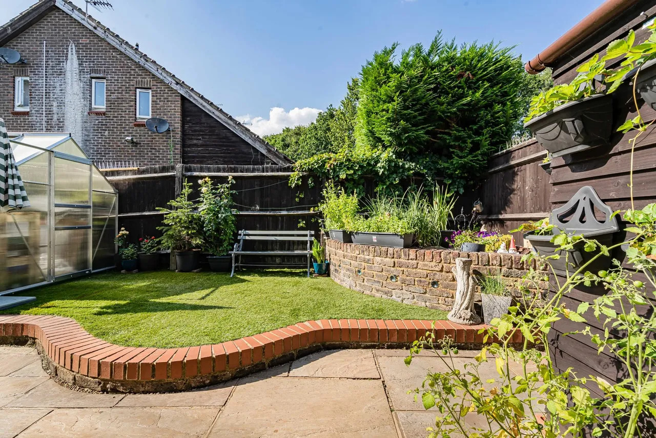 Willowmead Close, Woking, GU21, photo 17