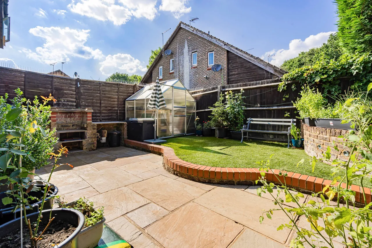 Willowmead Close, Woking, GU21, photo 5