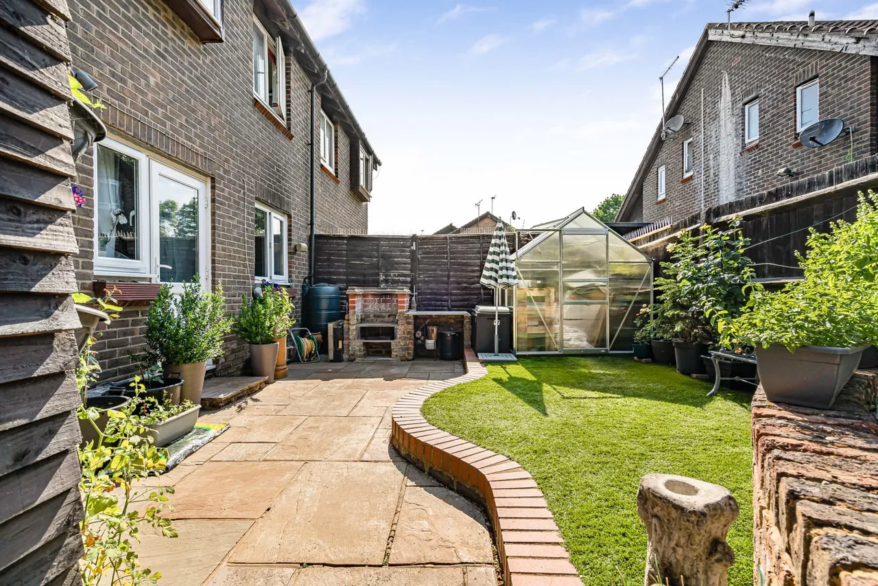 Willowmead Close, Woking, GU21, photo 14