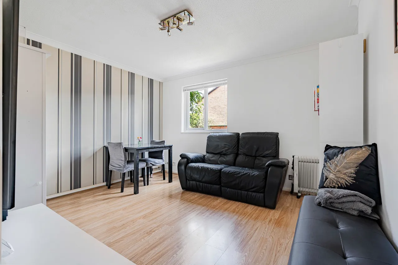 Willowmead Close, Woking, GU21, photo 6
