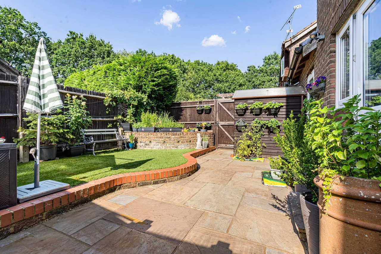 Willowmead Close, Woking, GU21, photo 15