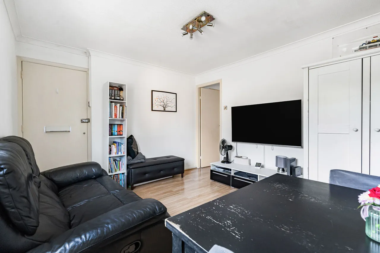 Willowmead Close, Woking, GU21, photo 8