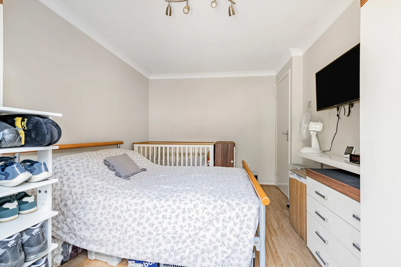 Willowmead Close, Woking, GU21, photo 11