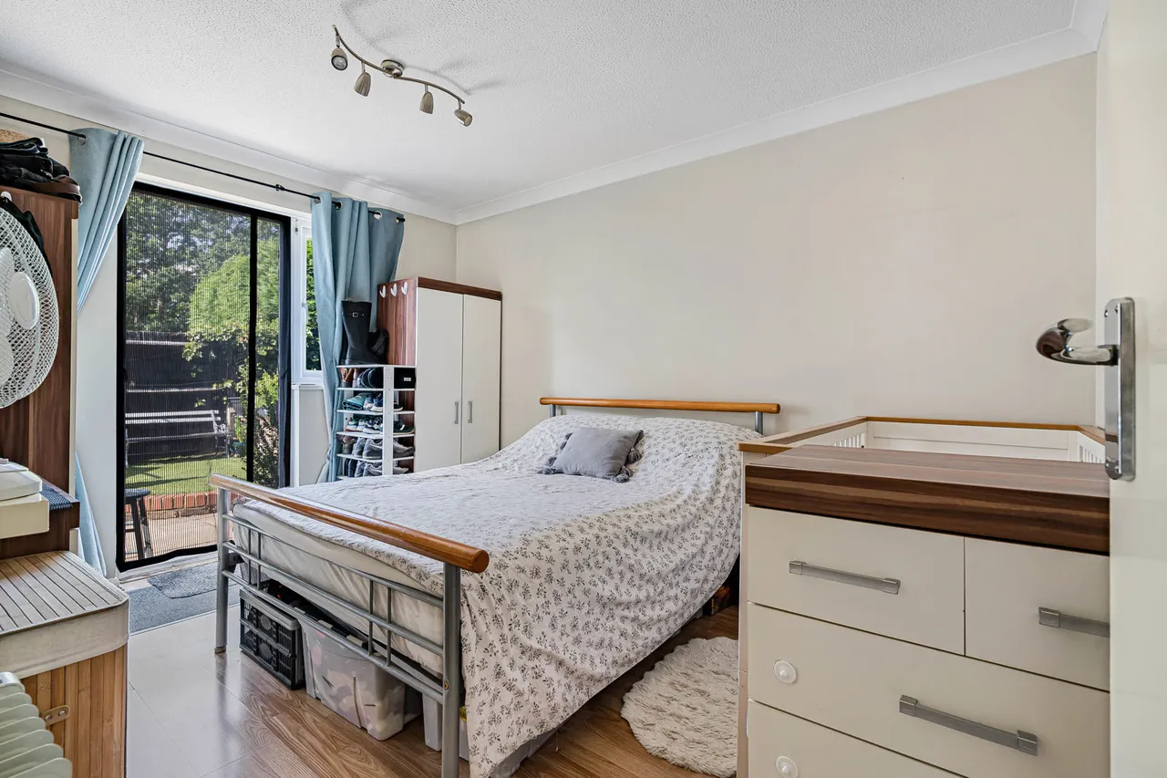 Willowmead Close, Woking, GU21, photo 4