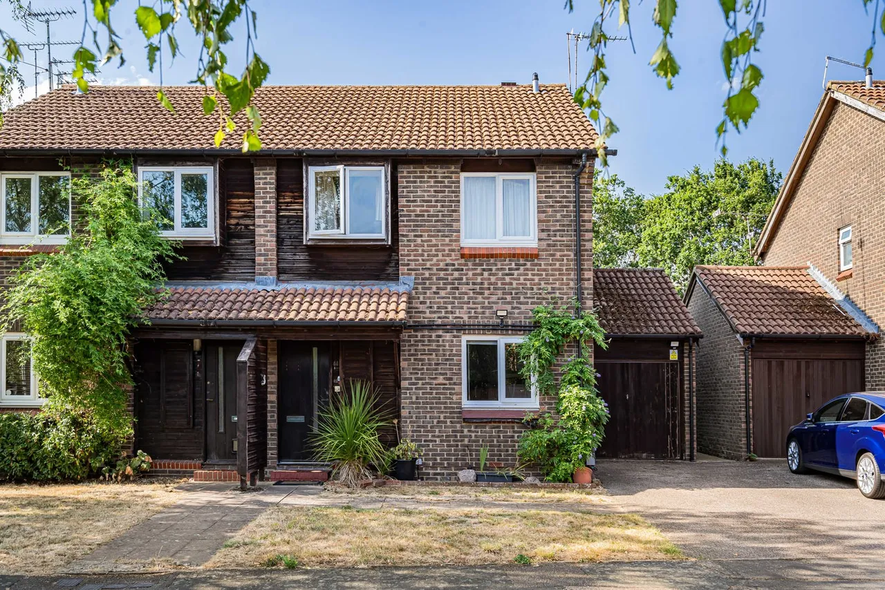 Willowmead Close, Woking, GU21, photo 18