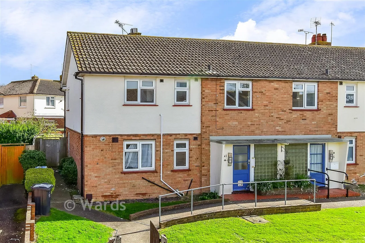 1 bed flat for sale, Charing Crescent, Westgate-On-Sea, CT8