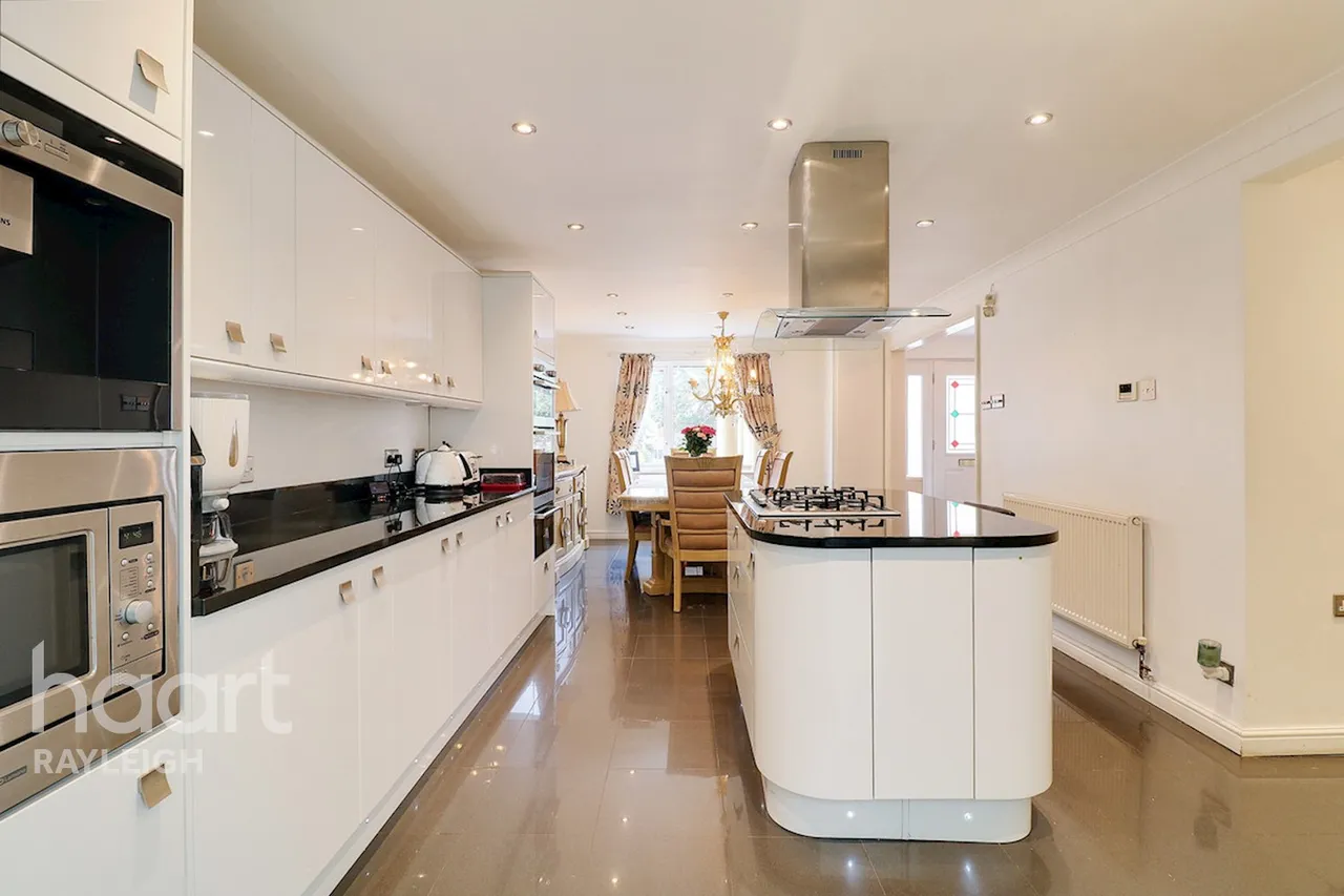 Rowan Close, Rayleigh, SS6, photo 4