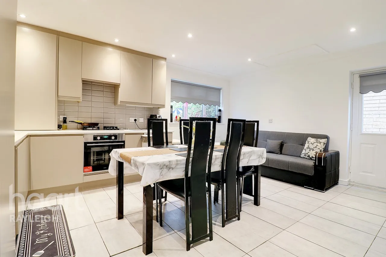 Rowan Close, Rayleigh, SS6, photo 11
