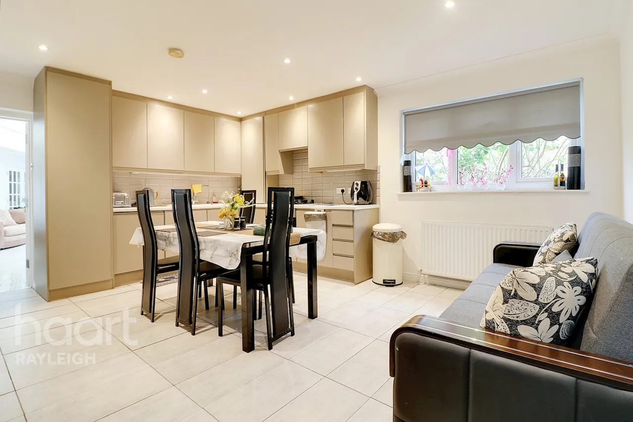 Rowan Close, Rayleigh, SS6, photo 10