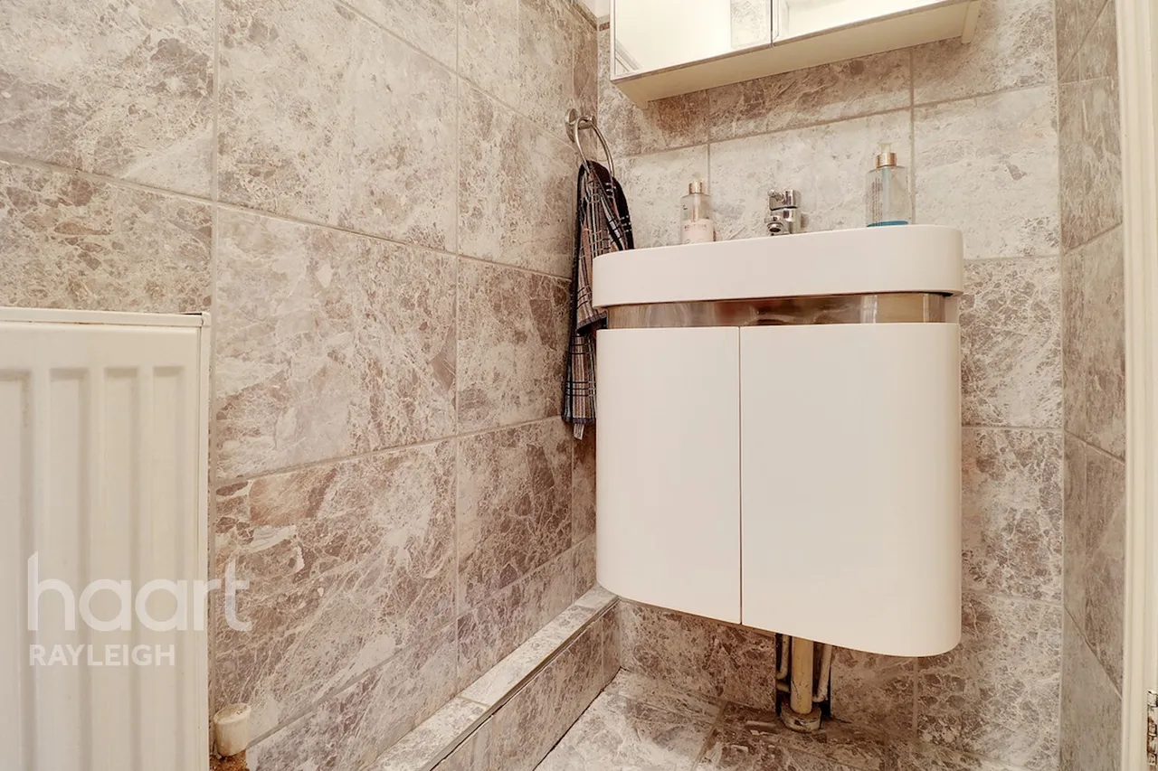 Rowan Close, Rayleigh, SS6, photo 13