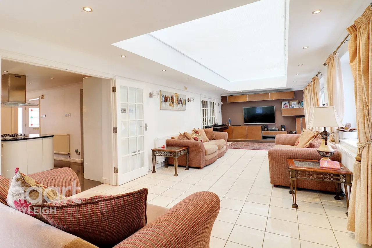 Rowan Close, Rayleigh, SS6, photo 3