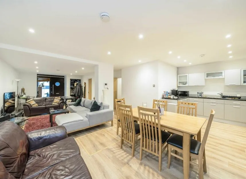 1 bed flat to rent — Empire Square, Holloway, N7