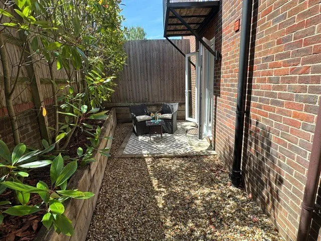 Junction Place, Dorkin, RH4, photo 3