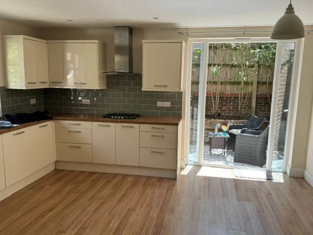 Junction Place, Dorkin, RH4, photo 11