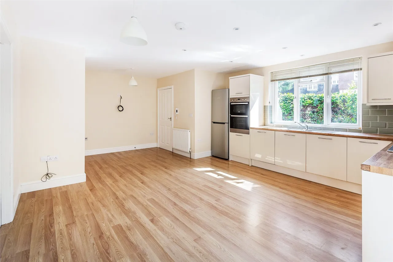 Junction Place, Dorkin, RH4, photo 4