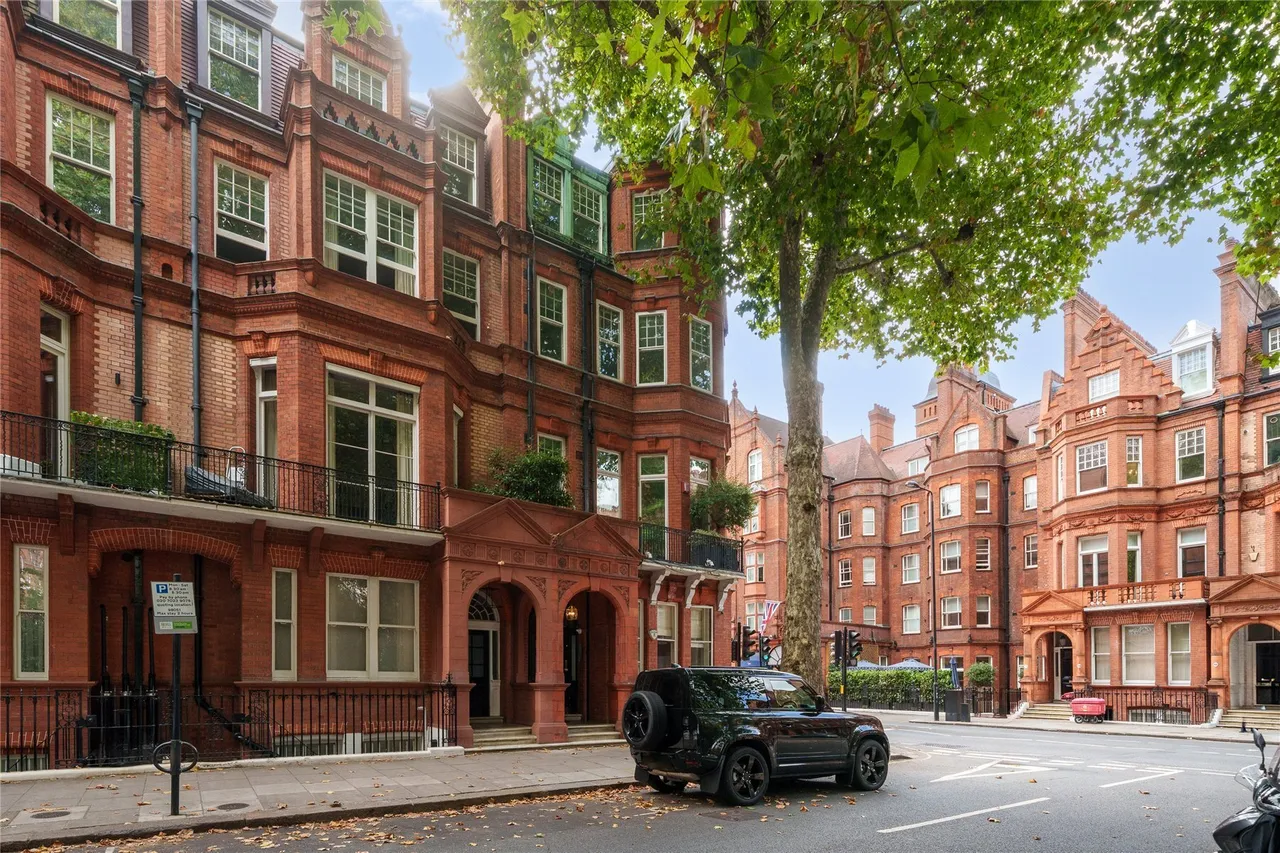 3 bed flat for sale, Sloane Gardens, Chelsea, SW1W