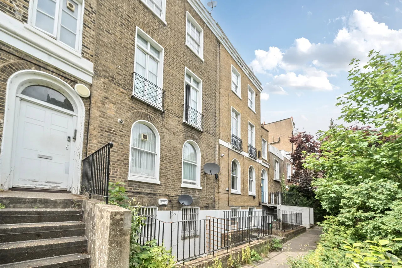 2 bed flat for sale — Flat 3, 190 Brixton Road, London