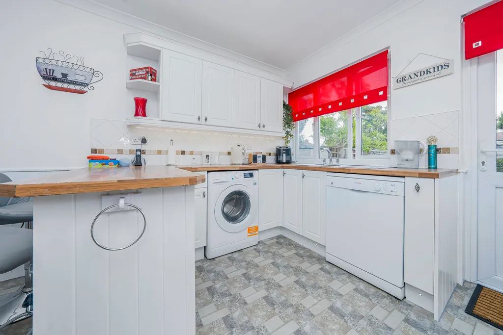Lynhurst Road, Hillingdon, UB10, photo 5