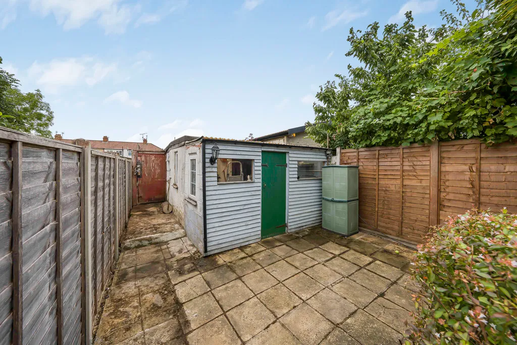 Lynhurst Road, Hillingdon, UB10, photo 13