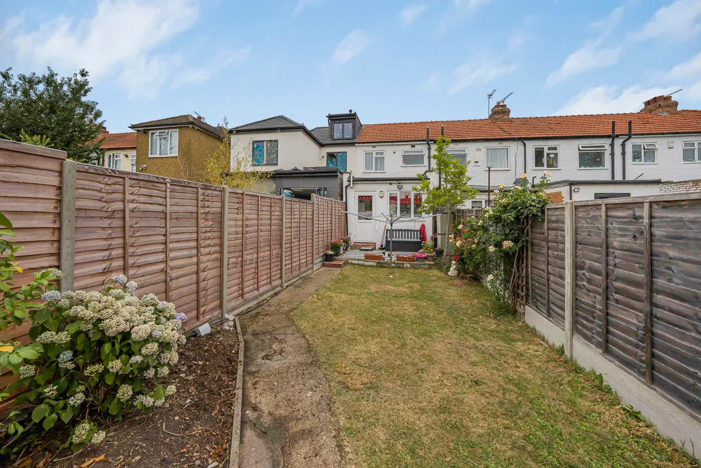 Lynhurst Road, Hillingdon, UB10, photo 27