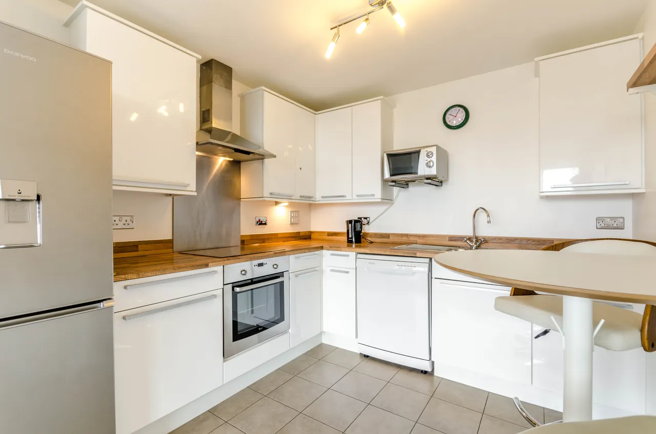 Apartment 417 Trico House, 1 Ealing Road, Brentford, photo 2