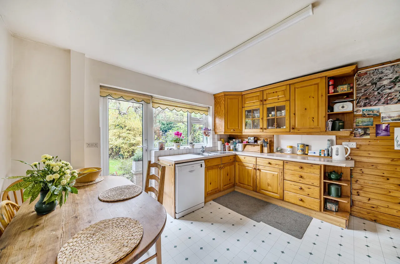 Bourne Way, Woking, GU22, photo 2